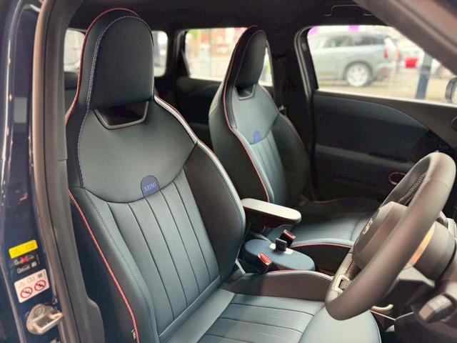 ＭＩＮＩ 　ＳＥ　新車保証継承　ＥＶ車　ナビ　バックカメラ　シートヒーター　ステアリングヒーター　アラウンドビュー　運転支援　駐車支援　（インディゴ・サンセット・ブルー）（6枚目）