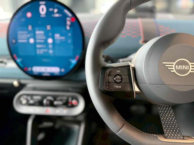 ＭＩＮＩ 　ＳＥ　新車保証継承　ＥＶ車　ナビ　バックカメラ　シートヒーター　ステアリングヒーター　アラウンドビュー　運転支援　駐車支援　（インディゴ・サンセット・ブルー）（14枚目）