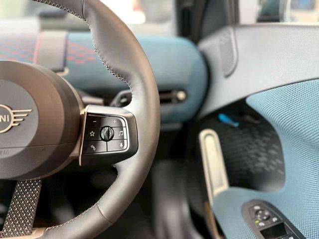 ＭＩＮＩ 　ＳＥ　新車保証継承　ＥＶ車　ナビ　バックカメラ　シートヒーター　ステアリングヒーター　アラウンドビュー　運転支援　駐車支援　（インディゴ・サンセット・ブルー）（15枚目）