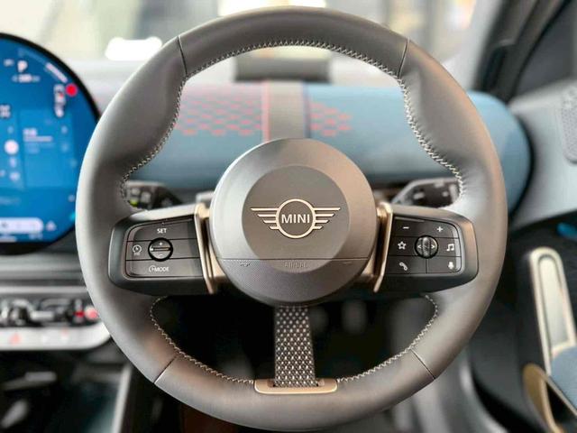 ＭＩＮＩ 　ＳＥ　新車保証継承　ＥＶ車　ナビ　バックカメラ　シートヒーター　ステアリングヒーター　アラウンドビュー　運転支援　駐車支援　（インディゴ・サンセット・ブルー）（16枚目）