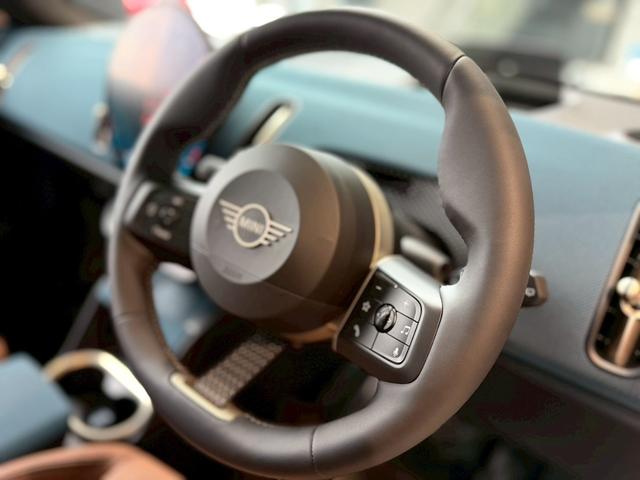 ＭＩＮＩ カントリーマンＤ　フェイバリット・トリム　純正ナビ・アクティブクルーズコントロール搭載・シートヒーター・ステアリングヒーター（6枚目）