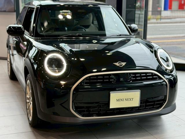ＭＩＮＩ クーパーＣ　フェイバリット・トリム　純正ナビ・アクティブクルーズコントロール搭載・シートヒーター・ステアリングヒーター（3枚目）