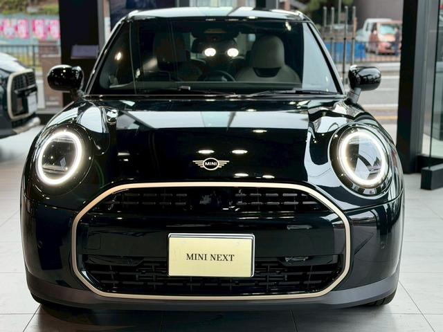 ＭＩＮＩ クーパーＣ　フェイバリット・トリム　純正ナビ・アクティブクルーズコントロール搭載・シートヒーター・ステアリングヒーター（4枚目）