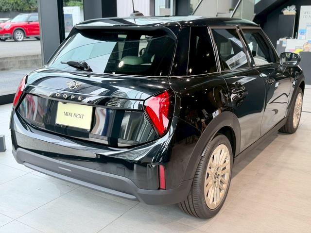 ＭＩＮＩ クーパーＣ　フェイバリット・トリム　純正ナビ・アクティブクルーズコントロール搭載・シートヒーター・ステアリングヒーター（5枚目）