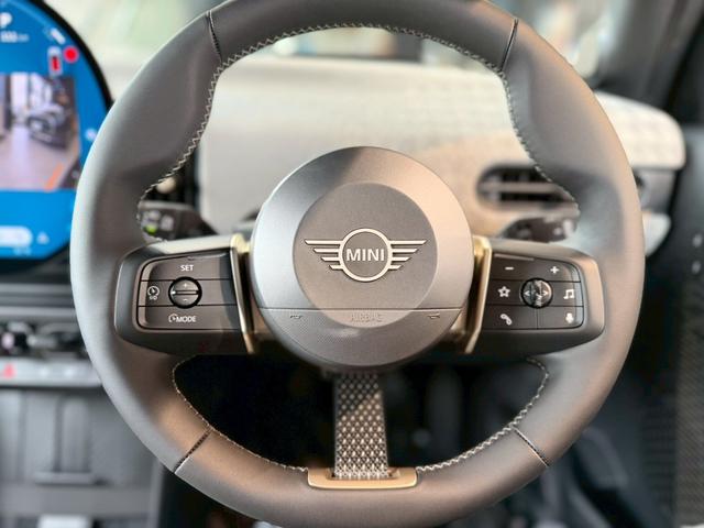 ＭＩＮＩ クーパーＣ　フェイバリット・トリム　純正ナビ・アクティブクルーズコントロール搭載・シートヒーター・ステアリングヒーター（9枚目）