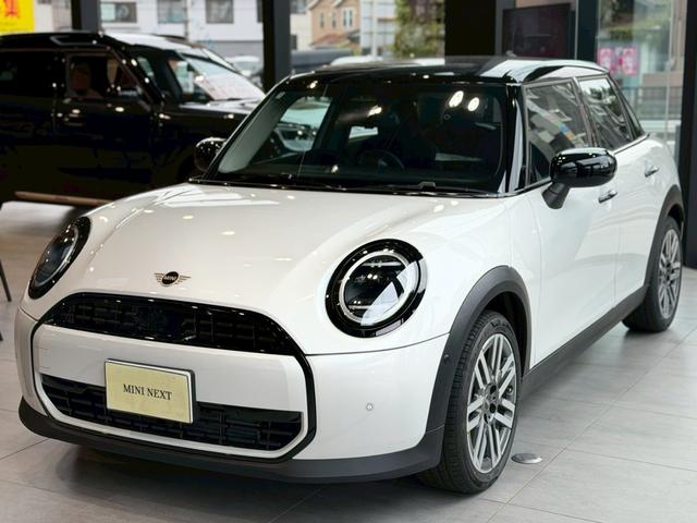 ＭＩＮＩ クーパーＣ　クラシック・トリム　純正ナビ・アクティブクルーズコントロール搭載・シートヒーター・ステアリングヒーター（2枚目）