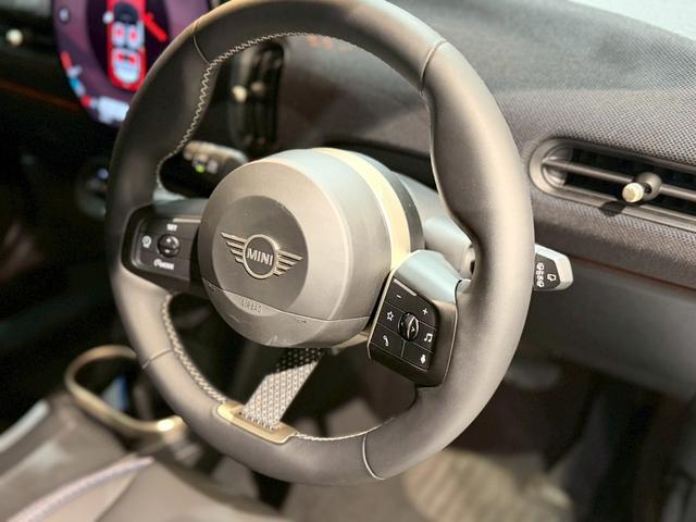ＭＩＮＩ クーパーＣ　クラシック・トリム　純正ナビ・アクティブクルーズコントロール搭載・シートヒーター・ステアリングヒーター（8枚目）