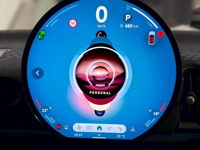 ＭＩＮＩ クーパーＣ　クラシック・トリム　純正ナビ・アクティブクルーズコントロール搭載・シートヒーター・ステアリングヒーター（9枚目）