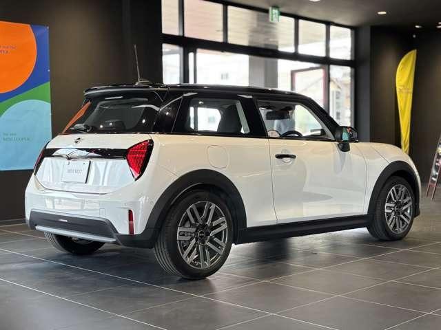 MINI クーパーS クラシック・トリム 3ドア 17インチアルミ(6枚目)