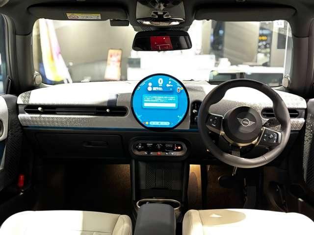 ＭＩＮＩ クーパーＣ　フェイバリット・トリム　３ドア　Ｍパッケージ　１８インチアルミ（8枚目）