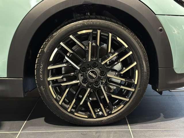 ＭＩＮＩ クーパーＣ　フェイバリット・トリム　３ドア　Ｍパッケージ　１８インチアルミ（15枚目）