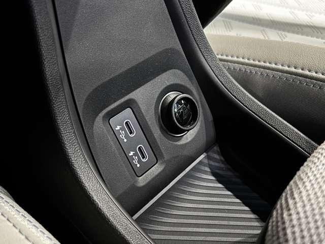 ＭＩＮＩ クーパーＣ　フェイバリット・トリム　３ドア　Ｍパッケージ　１８インチアルミ（19枚目）