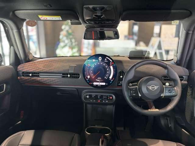 ＭＩＮＩ クーパーＳ　５ドア　ＤＣＴ　ＪＣＷトリム　Ｍパッケージ（3枚目）
