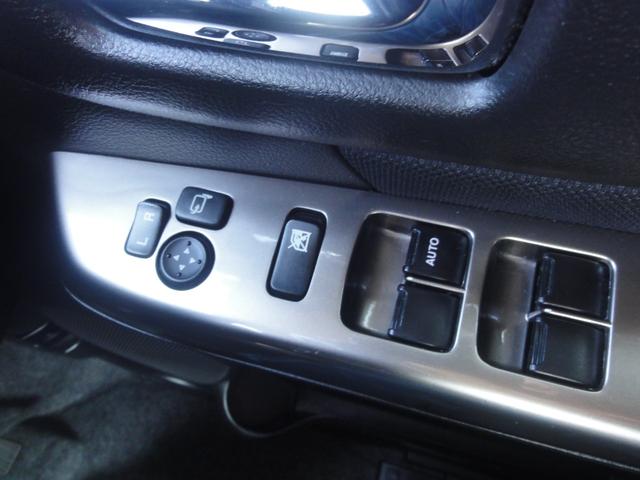 スペーシアカスタムＺ ベースグレード　ＣＶＴ　左側パワースライドドア　ナビＴＶ　バックカメラ　ＨＩＤ　オートライト　スマートキー　　運転席シートヒーター　アイドリングストップ　アルミホイール　電格ミラー　ダブルエアバック　ＡＢＳ（21枚目）