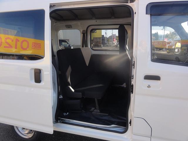 ハイゼットカーゴ ＤＸ　５速マニュアル　スマアシ　アイドリングストップ　オートライト　オートハイビーム　プライバシーガラス　キーレス　ダブルエアバック　ＡＢＳ　パワーウィンドウ（12枚目）