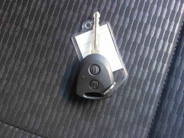 ハイゼットカーゴ ＤＸ　５速マニュアル　スマアシ　アイドリングストップ　オートライト　オートハイビーム　プライバシーガラス　キーレス　ダブルエアバック　ＡＢＳ　パワーウィンドウ（22枚目）