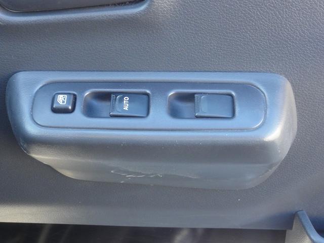 スーパーキャリイ Ｘ　５速マニュアル車　パートタイム４ＷＤ　ＨＩＤライト　１２インチアルミホイール　デフロック　キーレス　ダブルエアバック　ＡＢＳ　パワーウィンドウ（17枚目）