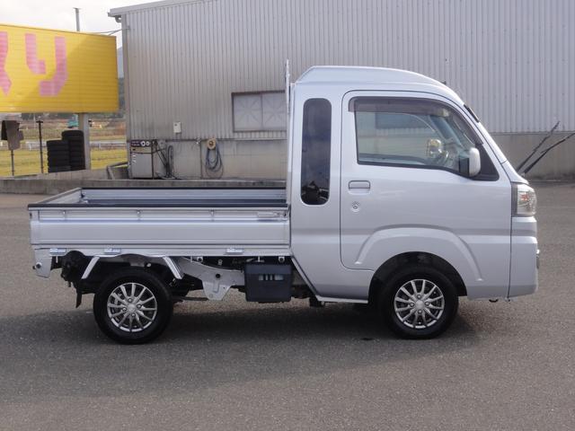ハイゼットトラック ジャンボ　４速オートマ　ＬＥＤ　ナビ　地デジ　Ｂｌｕｅｔｏｏｔｈ　ＥＴＣ　１２インチＡＷ　ダブルエアバック　ＡＢＳ　キーレス（4枚目）