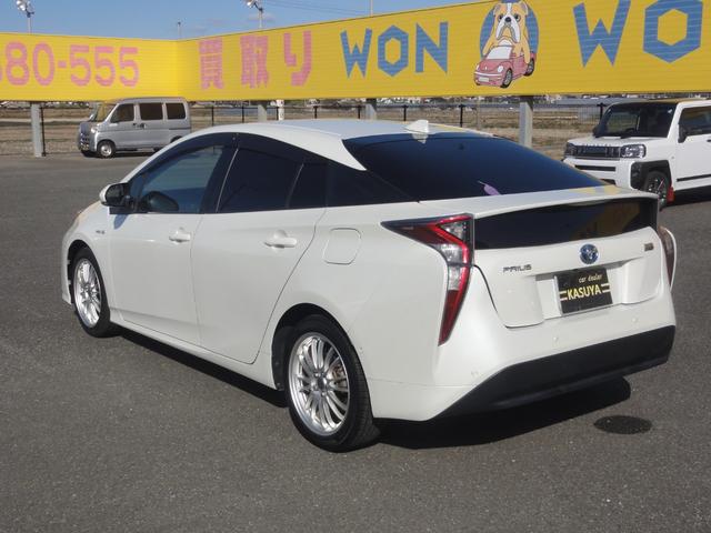プリウス Ａ　トヨタセーフティーセンス　オートＬＥＤ　オートハイビーム　ＨＵＤ　パーキングアシスト　９インチナビ　地デジ　バックカメラ　Ｂ／Ｔ　ＥＴＣ　社外１７インチＡＷ　スマートキー　電格ミラー　サイドエアバック（7枚目）