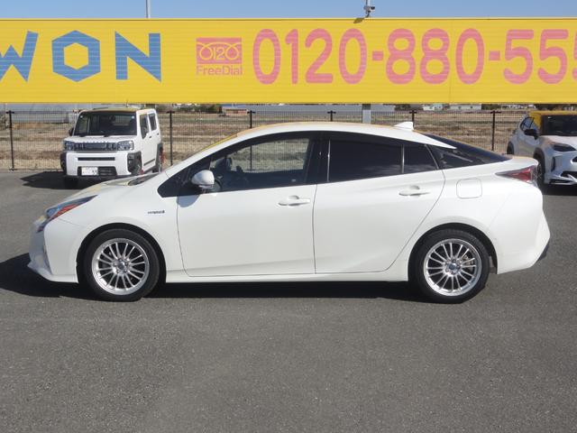 プリウス Ａ　トヨタセーフティーセンス　オートＬＥＤ　オートハイビーム　ＨＵＤ　パーキングアシスト　９インチナビ　地デジ　バックカメラ　Ｂ／Ｔ　ＥＴＣ　社外１７インチＡＷ　スマートキー　電格ミラー　サイドエアバック（8枚目）