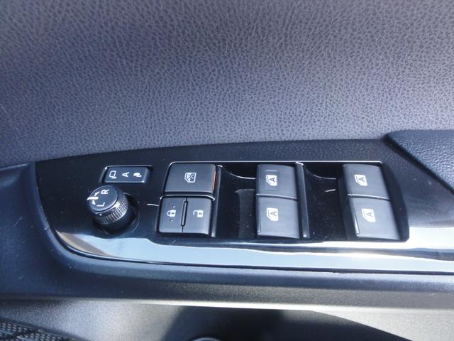 プリウス Ａ　トヨタセーフティーセンス　オートＬＥＤ　オートハイビーム　ＨＵＤ　パーキングアシスト　９インチナビ　地デジ　バックカメラ　Ｂ／Ｔ　ＥＴＣ　社外１７インチＡＷ　スマートキー　電格ミラー　サイドエアバック（24枚目）