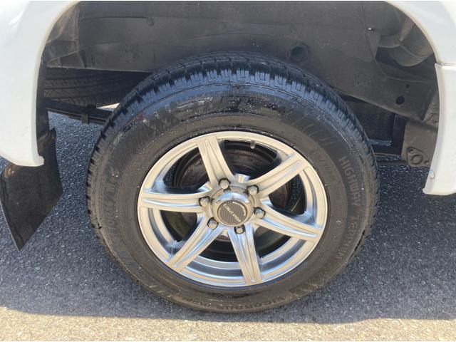 プロシード キャブプラス　トノカバー付き　４ＷＤ　５速マニュアル　社外アルミホイール（6枚目）