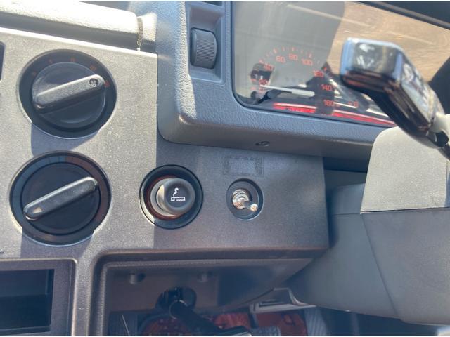 プロシード キャブプラス　トノカバー付き　４ＷＤ　５速マニュアル　社外アルミホイール（25枚目）