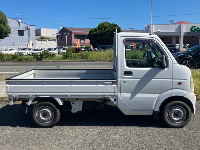 スクラムトラック ＫＣスペシャル　４ＷＤ　オートマ　エアコン　パワステ　運転席助手席エアバック　フレームガード　荷台ゴムマット　三方開　積載量３５０ｋｇ（4枚目）
