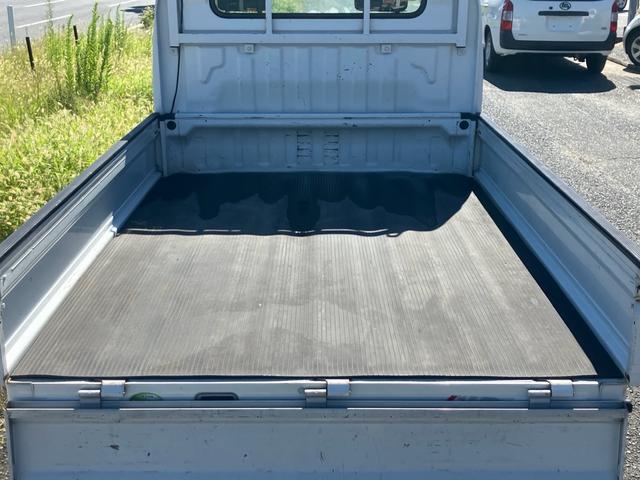 スクラムトラック ＫＣスペシャル　４ＷＤ　オートマ　エアコン　パワステ　運転席助手席エアバック　フレームガード　荷台ゴムマット　三方開　積載量３５０ｋｇ（11枚目）
