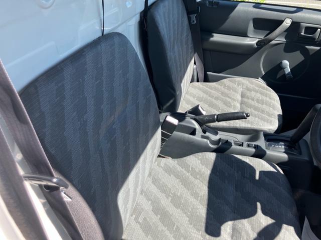 スクラムトラック ＫＣスペシャル　４ＷＤ　オートマ　エアコン　パワステ　運転席助手席エアバック　フレームガード　荷台ゴムマット　三方開　積載量３５０ｋｇ（17枚目）