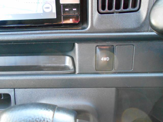 ハイゼットカーゴ デッキバンＧ　ＳＡＩＩＩ　純正ナビ＆フルセグＴＶ＆Ｂｌｕｅｔｏｏｔｈ＆ＤＶＤビデオ＆ＣＤ・スマートアシストＩＩＩ・４ＷＤ・オートマチック・ＬＥＤヘッドライト・ＬＥＤフォグランプ・キーレス・電動格納式ドアミラー（17枚目）