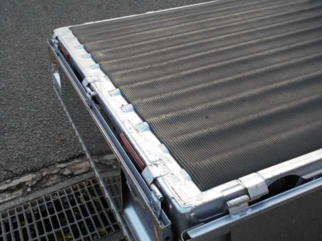 ピクシストラック エクストラ　３方開　４ＷＤ　ＨＤＤナビ＆１セグＴＶ＆ＤＶＤビデオ＆ＣＤ　アルミ縞板荷台ＢＯＸ　キーレス　パワーウィンドウ　社外１４インチアルミ　荷台アオリステン張り（12枚目）