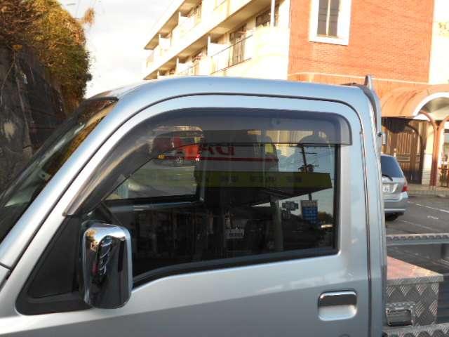 ピクシストラック エクストラ　３方開　４ＷＤ　ＨＤＤナビ＆１セグＴＶ＆ＤＶＤビデオ＆ＣＤ　アルミ縞板荷台ＢＯＸ　キーレス　パワーウィンドウ　社外１４インチアルミ　荷台アオリステン張り（15枚目）