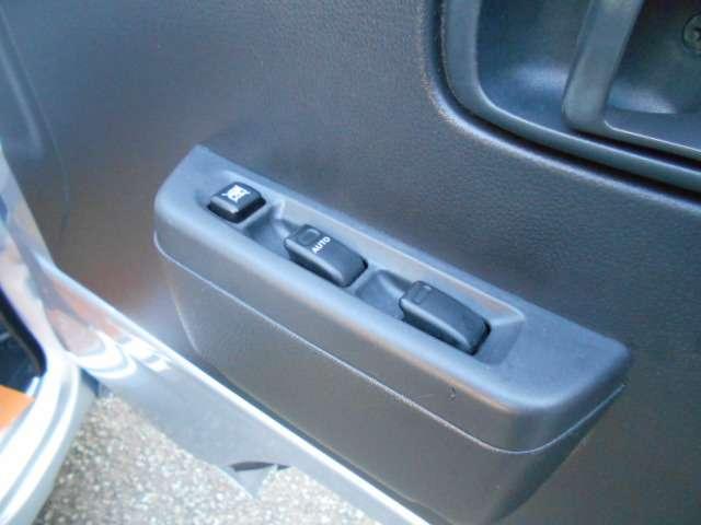 ピクシストラック エクストラ　３方開　４ＷＤ　ＨＤＤナビ＆１セグＴＶ＆ＤＶＤビデオ＆ＣＤ　アルミ縞板荷台ＢＯＸ　キーレス　パワーウィンドウ　社外１４インチアルミ　荷台アオリステン張り（26枚目）