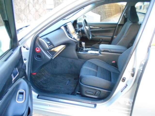 クラウン アスリートＳ　純正ＨＤＤナビ＆フルセグＴＶ＆ＤＶＤビデオ＆Ｂｌｕｅｔｏｏｔｈ＆ＣＤ＆バックモニター・ディスチャージ・フォグランプ・スマートキー・純正１７インチアルミ・パワーシート（20枚目）