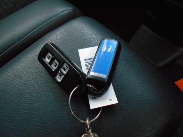 Ｎ－ＢＯＸカスタム ２トーンカラースタイル　Ｇ・ターボＬパッケージ　ブルー＆シルバーツートンカラー・ターボ車・純正ナビ＆テレビ＆ＤＶＤビデオ＆Ｂｌｕｅｔｏｏｔｈ＆ＣＤ＆バックカメラ・両側電動スライドドア・スマートキー・モデューロ１５インチアルミ（18枚目）