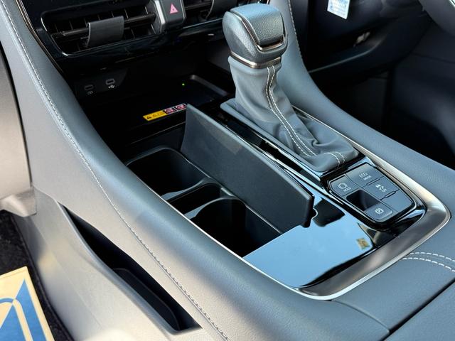 アルファード Ｚ　登録済未使用車　モデリスタエアロ　ムーンルーフ　３眼ＬＥＤヘッドライト　デジタルインナーミラー　　パークアシスト　有機ＥＬリアモニター　パノラミックビュー（15枚目）