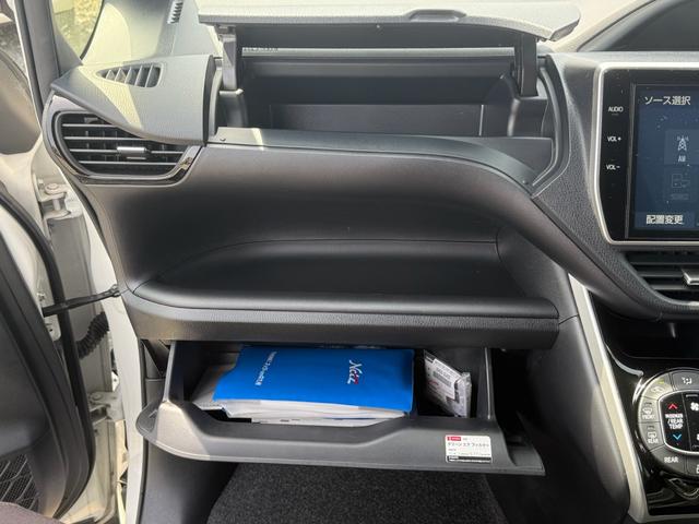 ヴォクシー ハイブリッドＺＳ　煌ＩＩ　セーフティセンス　純正１０型ナビ　両側電動ドア　クルーズコントロール　前席シートヒーター　クリアランスソナー　リアオートエアコン　ＬＥＤヘッドライト　デュアルエアコン　禁煙車（16枚目）