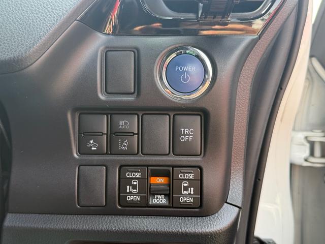 ヴォクシー ハイブリッドＺＳ　煌ＩＩ　セーフティセンス　純正１０型ナビ　両側電動ドア　クルーズコントロール　前席シートヒーター　クリアランスソナー　リアオートエアコン　ＬＥＤヘッドライト　デュアルエアコン　禁煙車（17枚目）