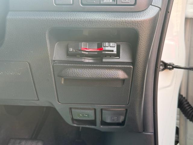 ヴォクシー ハイブリッドＺＳ　煌ＩＩ　セーフティセンス　純正１０型ナビ　両側電動ドア　クルーズコントロール　前席シートヒーター　クリアランスソナー　リアオートエアコン　ＬＥＤヘッドライト　デュアルエアコン　禁煙車（18枚目）