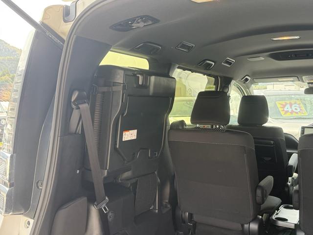 ヴォクシー ハイブリッドＺＳ　煌ＩＩ　セーフティセンス　純正１０型ナビ　両側電動ドア　クルーズコントロール　前席シートヒーター　クリアランスソナー　リアオートエアコン　ＬＥＤヘッドライト　デュアルエアコン　禁煙車（26枚目）