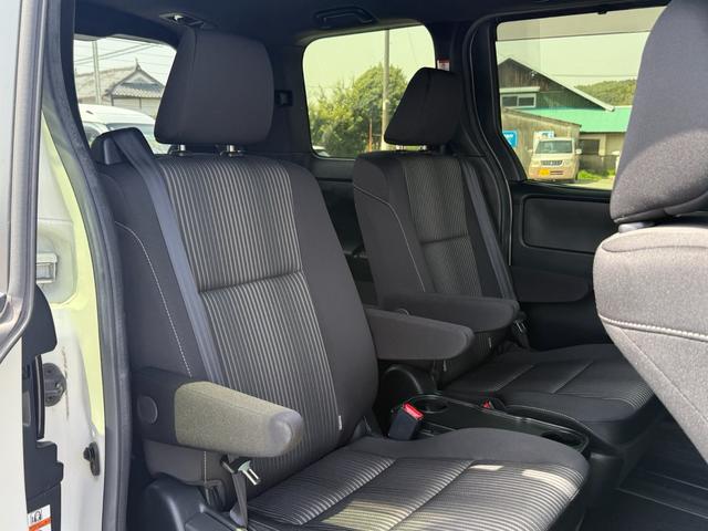 ヴォクシー ハイブリッドＺＳ　煌ＩＩ　セーフティセンス　純正１０型ナビ　両側電動ドア　クルーズコントロール　前席シートヒーター　クリアランスソナー　リアオートエアコン　ＬＥＤヘッドライト　デュアルエアコン　禁煙車（31枚目）