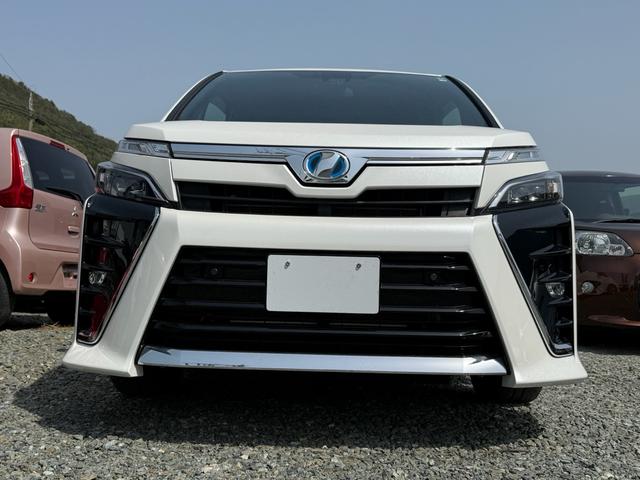 ヴォクシー ハイブリッドＺＳ　煌ＩＩ　セーフティセンス　純正１０型ナビ　両側電動ドア　クルーズコントロール　前席シートヒーター　クリアランスソナー　リアオートエアコン　ＬＥＤヘッドライト　デュアルエアコン　禁煙車（41枚目）