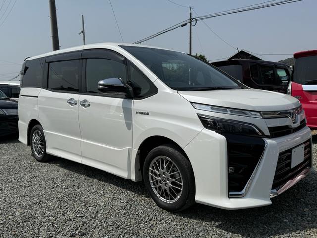 ヴォクシー ハイブリッドＺＳ　煌ＩＩ　セーフティセンス　純正１０型ナビ　両側電動ドア　クルーズコントロール　前席シートヒーター　クリアランスソナー　リアオートエアコン　ＬＥＤヘッドライト　デュアルエアコン　禁煙車（52枚目）