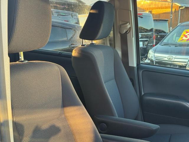 ノア ハイブリッドＸ　シートクリーニング丸洗い中　モデリスタエアロ　後席モニター　Ｐスタート　スマートキー　電動スライドドア　ナビ　フルセグＴＶ　ＤＶＤ再生　Ｂｌｕｅｔｏｏｔｈ　Ｂカメラ　ＥＴＣ　オートライト（37枚目）