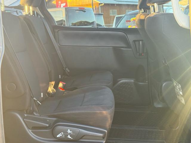 ノア ハイブリッドＸ　シートクリーニング丸洗い中　モデリスタエアロ　後席モニター　Ｐスタート　スマートキー　電動スライドドア　ナビ　フルセグＴＶ　ＤＶＤ再生　Ｂｌｕｅｔｏｏｔｈ　Ｂカメラ　ＥＴＣ　オートライト（41枚目）