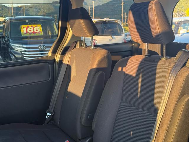 ノア ハイブリッドＸ　シートクリーニング丸洗い中　モデリスタエアロ　後席モニター　Ｐスタート　スマートキー　電動スライドドア　ナビ　フルセグＴＶ　ＤＶＤ再生　Ｂｌｕｅｔｏｏｔｈ　Ｂカメラ　ＥＴＣ　オートライト（51枚目）