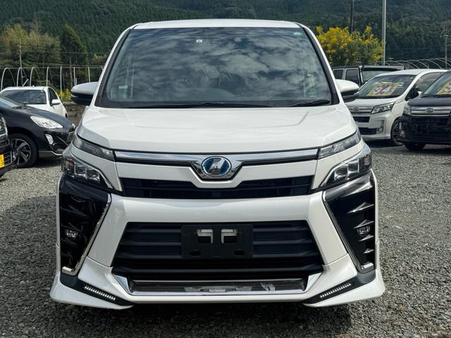 ヴォクシー ハイブリッドＺＳ　セーフティセンスＣ　ＴＲＤエアロ　純正１０インチナビ　後席モニター　フルセグ　バックカメラ　両側パワースライドドア　クルーズコントロール　ＬＥＤオートライト　シートヒーター　スマートキー（2枚目）