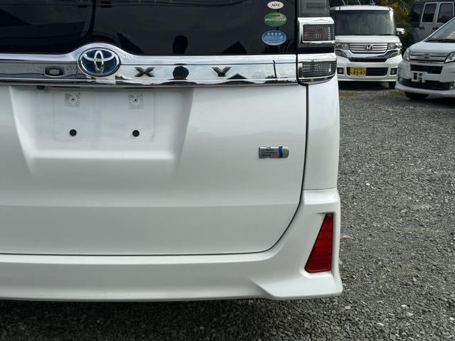 ヴォクシー ハイブリッドＺＳ　セーフティセンスＣ　ＴＲＤエアロ　純正１０インチナビ　後席モニター　フルセグ　バックカメラ　両側パワースライドドア　クルーズコントロール　ＬＥＤオートライト　シートヒーター　スマートキー（50枚目）