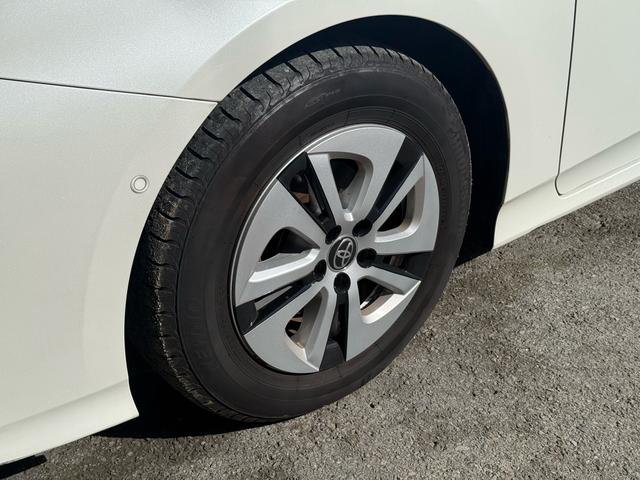 プリウス Aプレミアム 電動パワーシート 黒革シート LEDライト 地デジフルセグ Rカメラ スマキー クルコン メモリナビ AC ETC キーレスエントリー ミュージックプレイヤー接続可 イモビ アルミホイール HDML(69枚目)